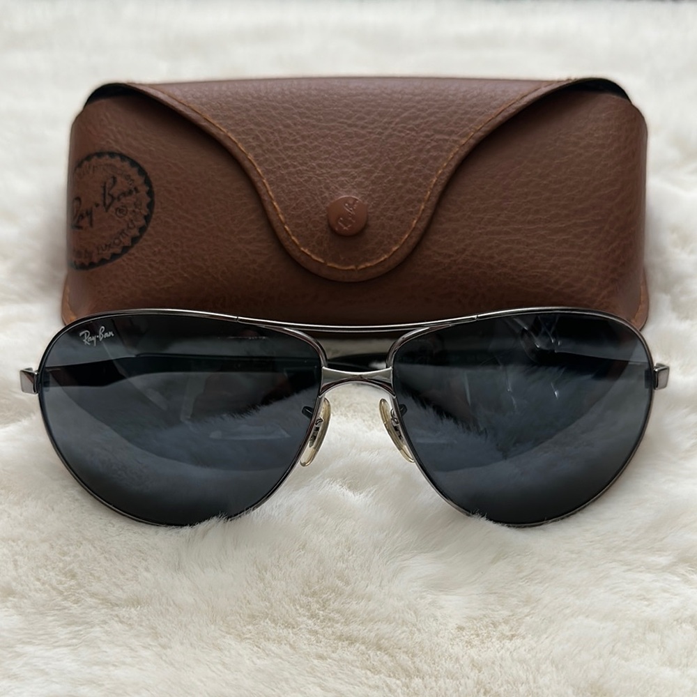 Ray-Ban Aviator Sunglasses with Black Lenses and Brown Case